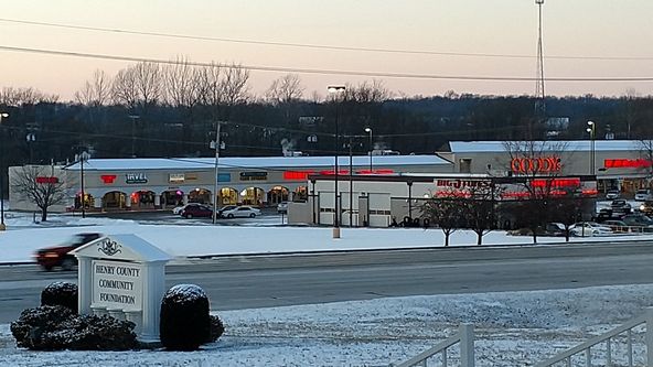 New Castle Plaza: 427-525 S Memorial Dr, New Castle, IN 47362
